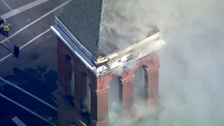 Video: Floyd County historic courthouse in downtown Rome fully engulfed ...