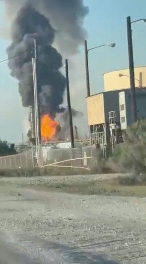 Texas oil refinery pours smoke after major explosion shakes homes