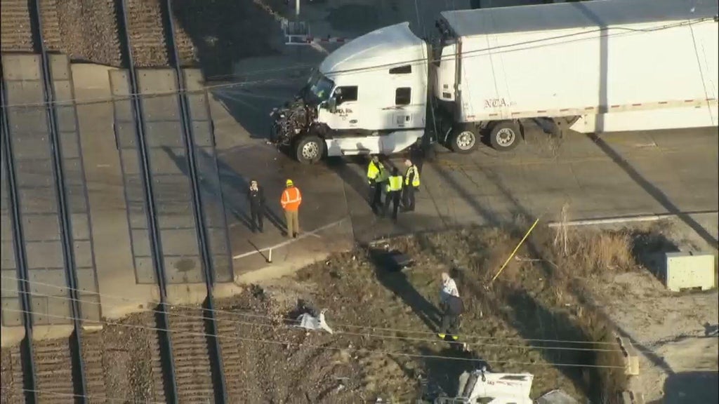 Metra Union Pacific-West line running with delays after train hits ...