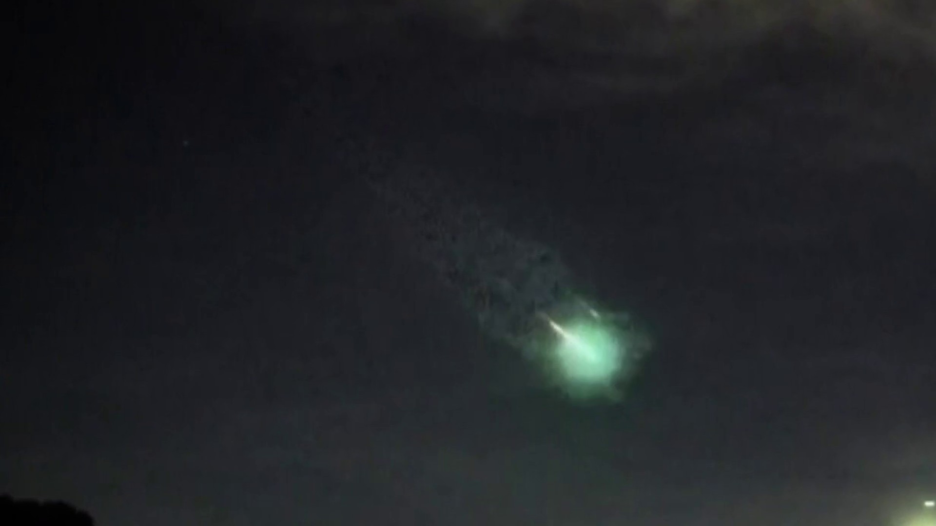 Meteors streak across California and Texas<br><br>