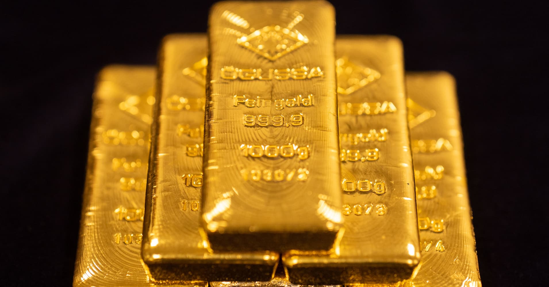 Gold trades flat after early losses deepened bullion bear market<br>