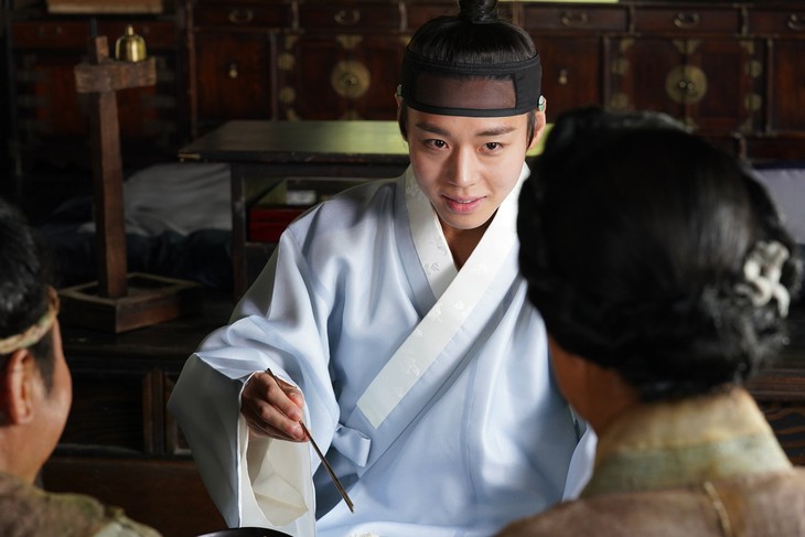 Hiện tượng phòng vé Hàn 'Dưới bóng điện hạ' đổ bộ rạp Việt