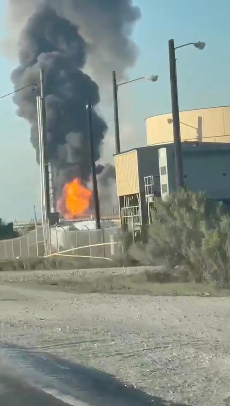 Massive explosion at crude oil refinery rocks Texas city as residents ...