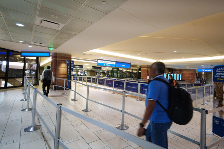 What is going on at Phoenix Sky Harbor Airport? See TSA wait times