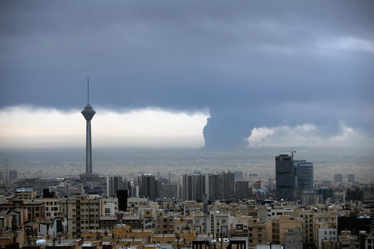 Sustained attacks in Gulf fuel fears of environmental disaster