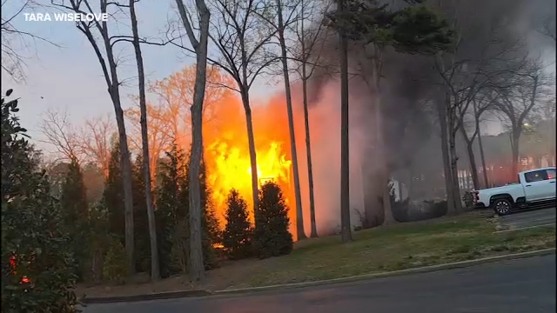 6 apartments damaged by fire in Raleigh
