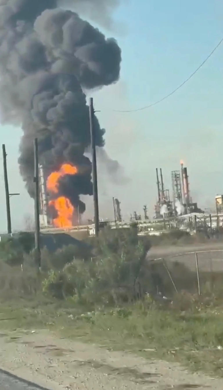 Massive explosion at crude oil refinery rocks Texas city as residents ...