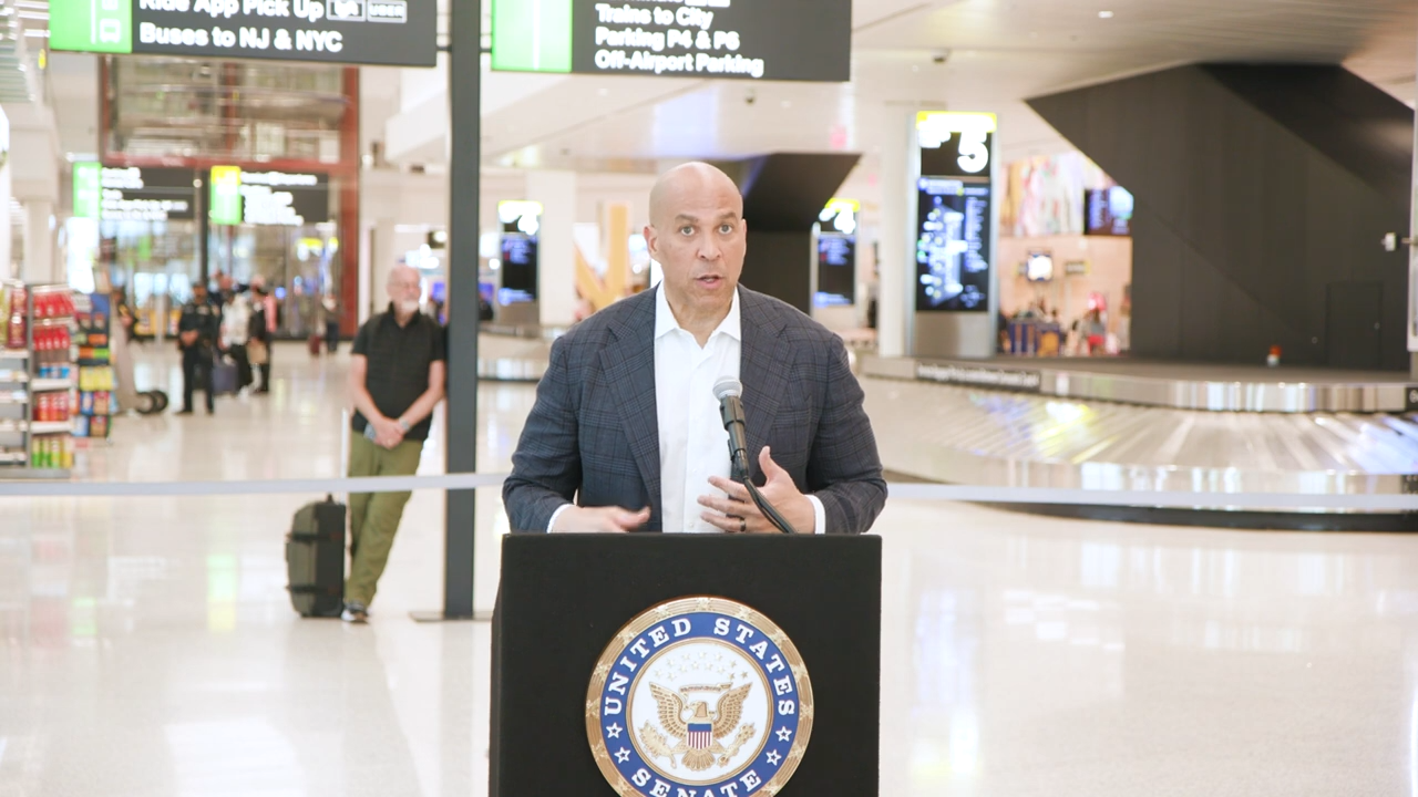 'This is a national crisis by Donald Trump's making': Cory Booker ...