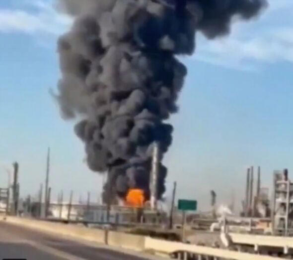 Texas oil refinery pours smoke after major explosion shakes homes