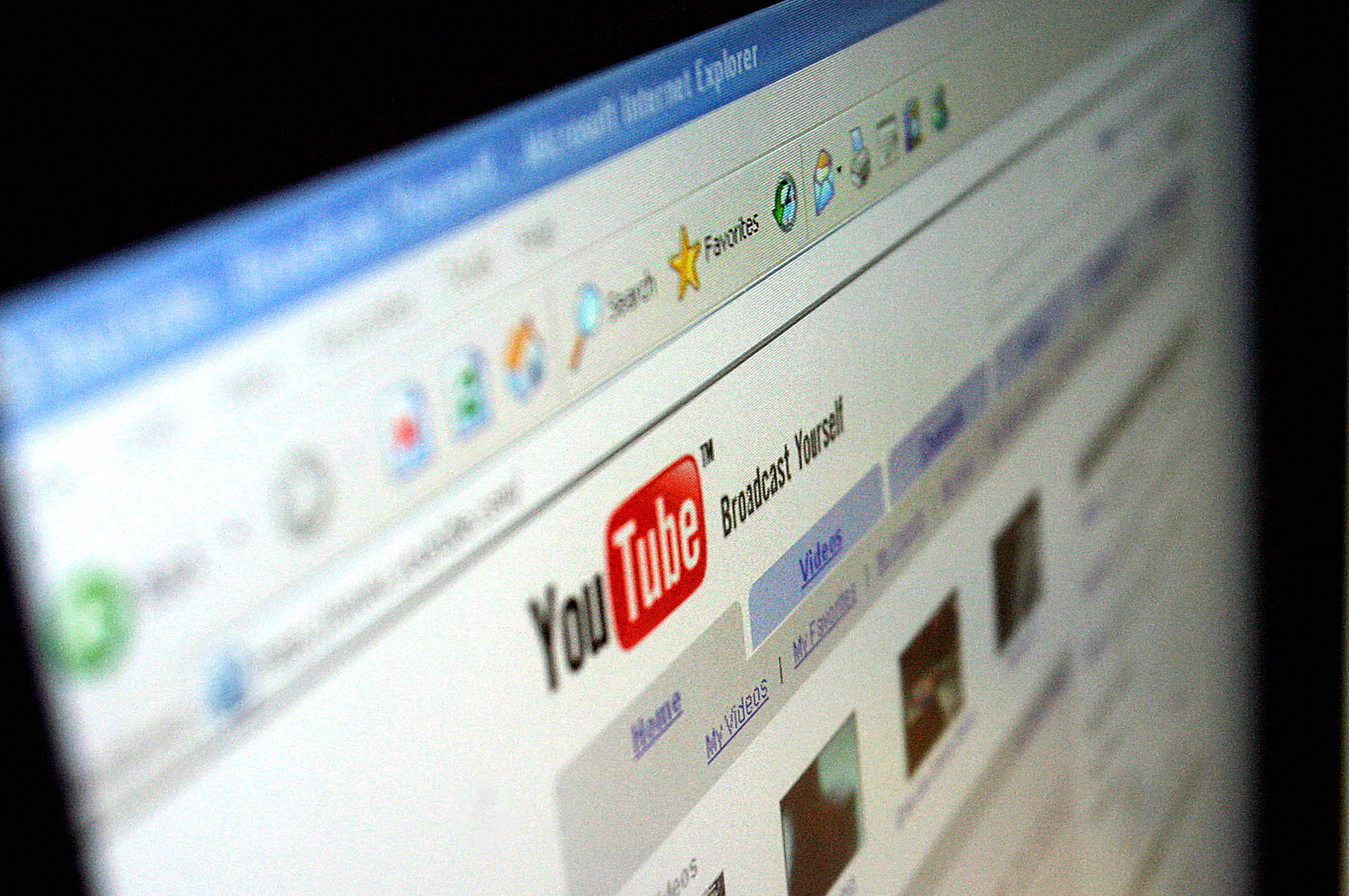 YouTube's original slogan was 'Broadcast yourself' - here's what the ...