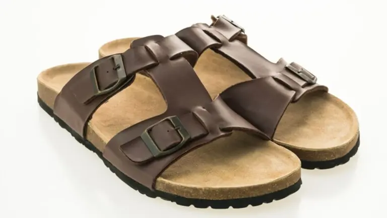 Men’s slip-on sandals for daily use: From office wear to casual outings
