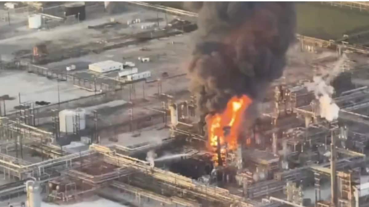 Massive explosion hits Texas oil refinery; shutdown ordered, residents ...