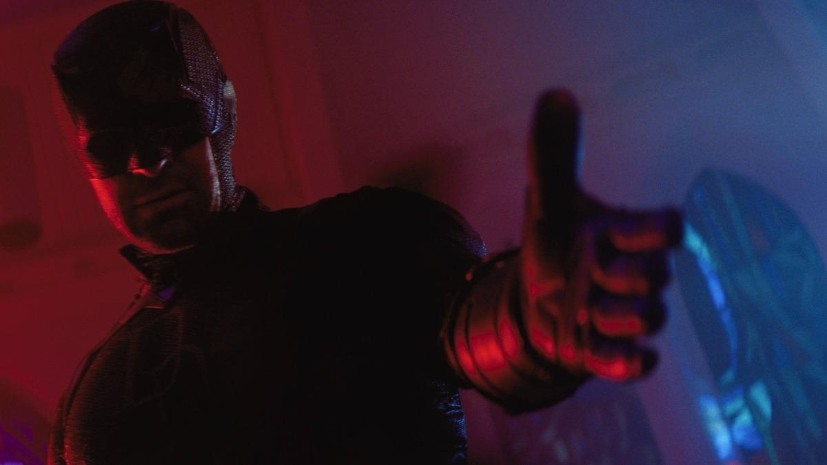 戲裡死對頭、戲外好兄弟!《夜魔俠：重生》第二季紐約首映 金霸王貼心幫夜魔俠「喬衣服」