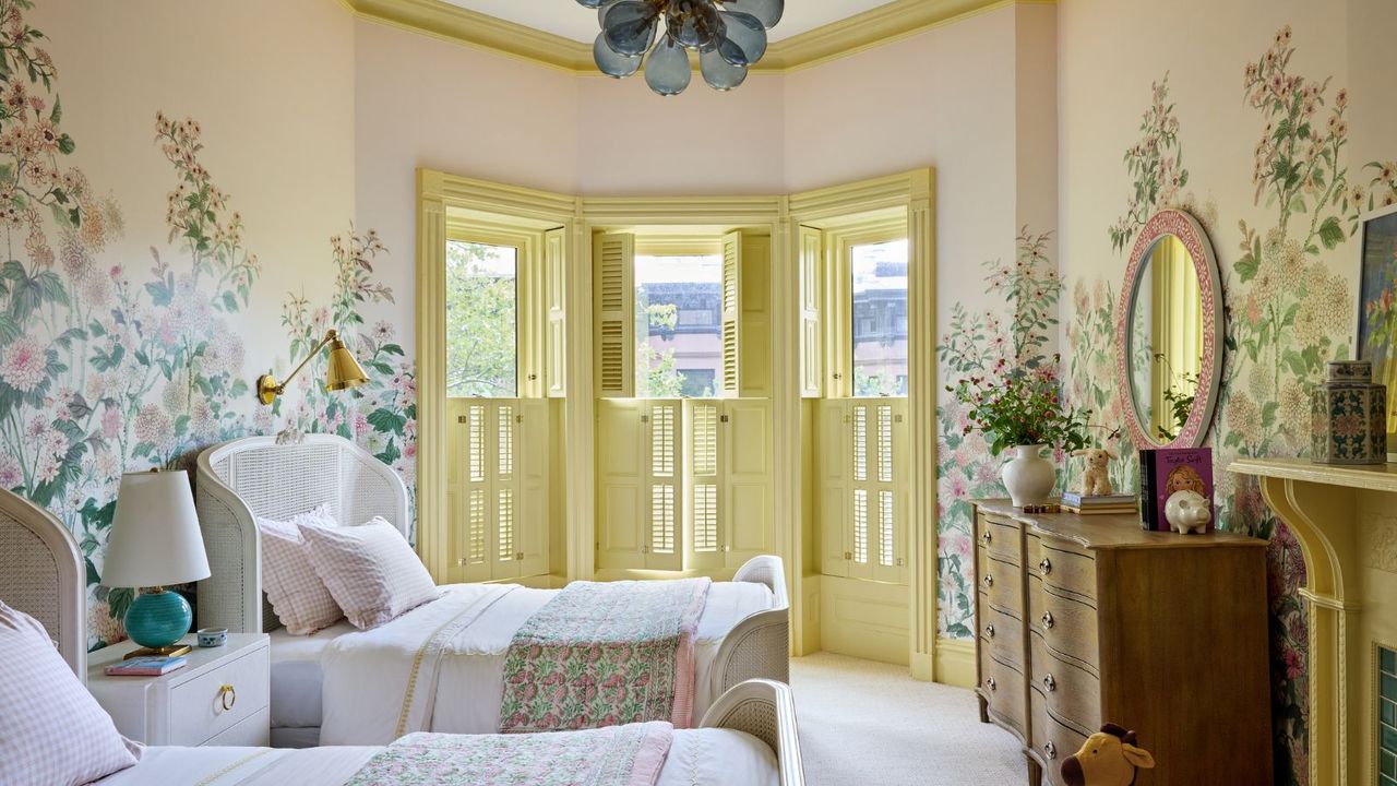 How room contouring uses color and shadow to reshape interiors