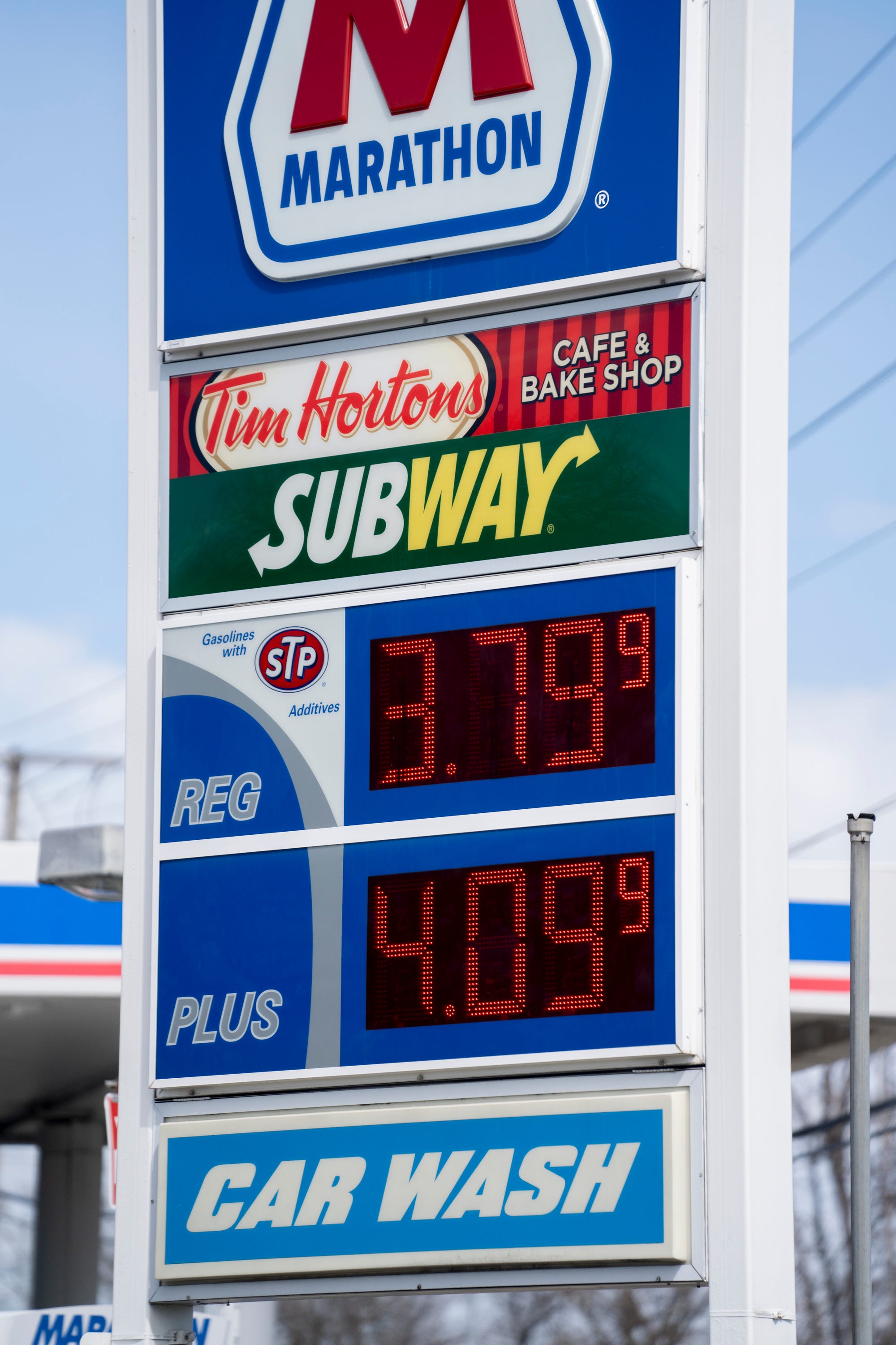 Gas prices spike to nearly $4 in Columbus area as Iran war lingers