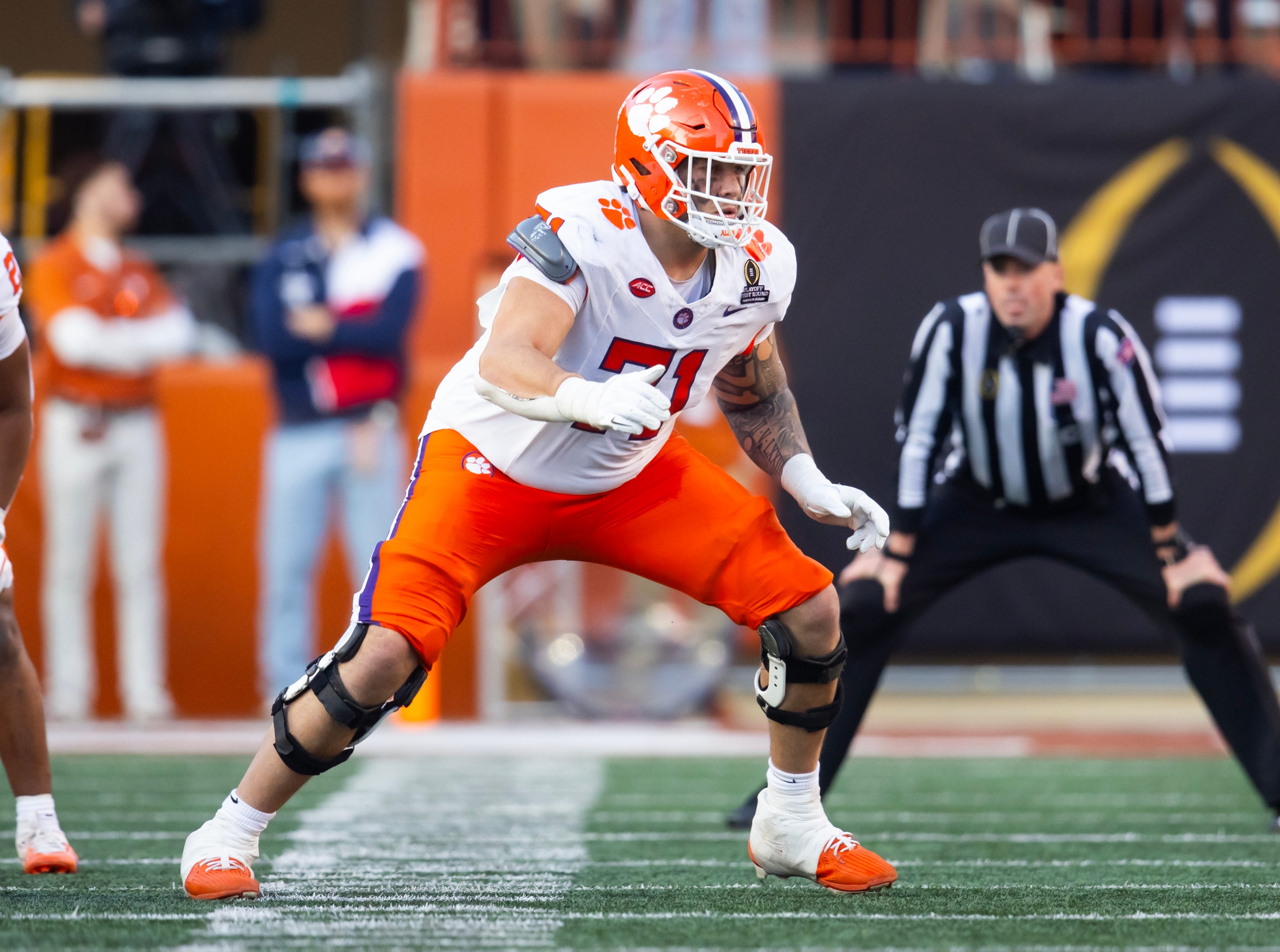 Titans schedule top 30 visit with versatile Clemson offensive tackle