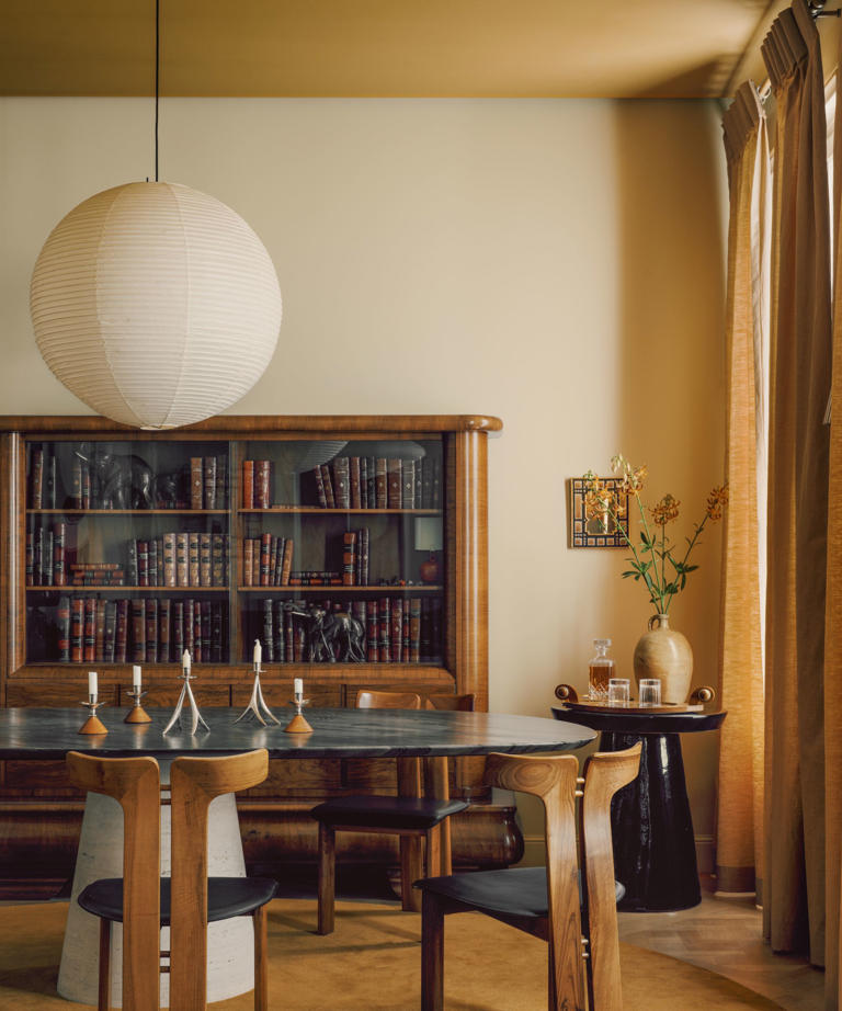 How room contouring uses color and shadow to reshape interiors