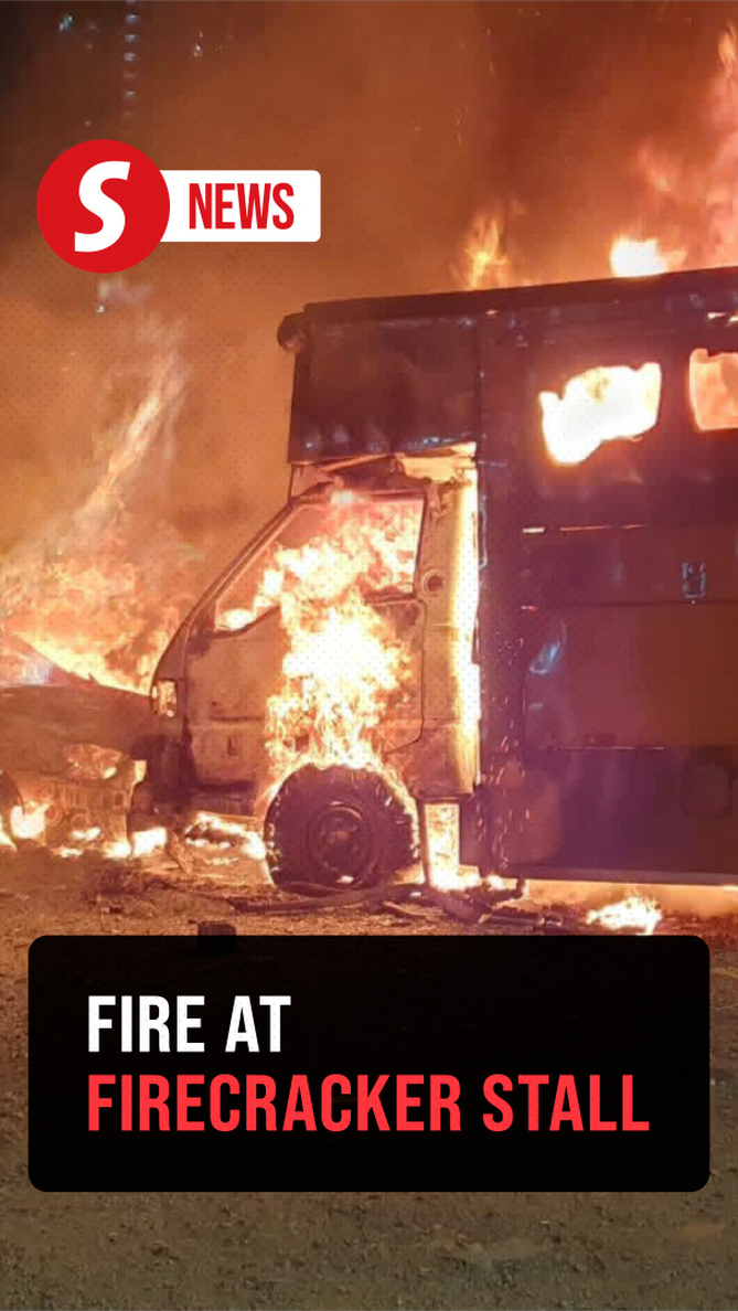 Fire at a firecracker stall destroys two vehicles in Johor Bahru