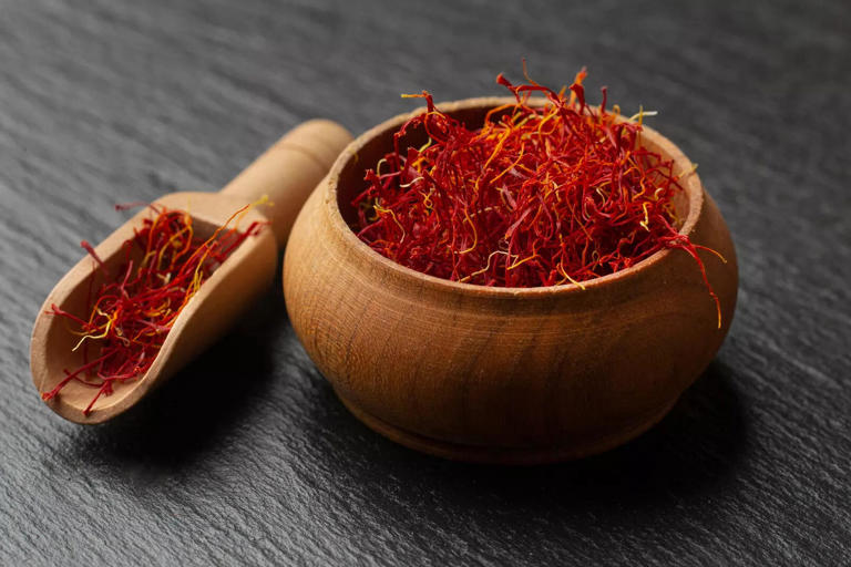 What is kesar called in English? Explore its meaning, origins, health ...