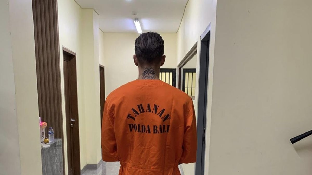 Khách Tây bị còng tay vì vi phạm ngày lễ linh thiêng ở Bali