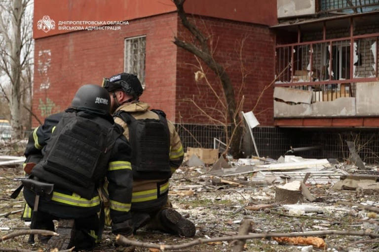 Morning strike in Dnipro: Russian attack hits 14-story building, fires ...