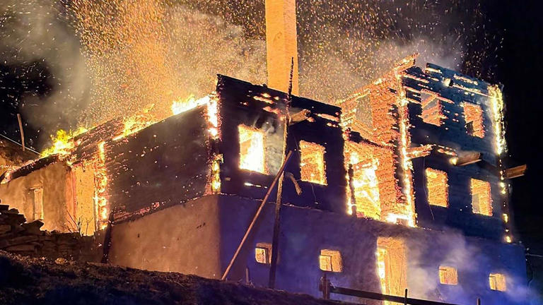 Die Flammen breiteten sich rasch aus.