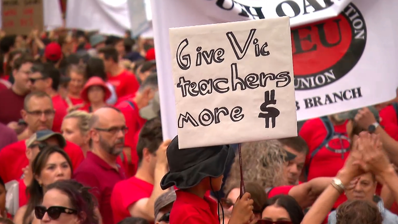 Tens of thousands of teachers march through Melbourne streets in mass ...
