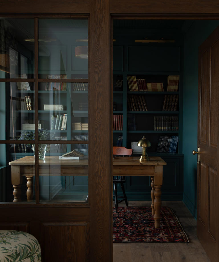 How room contouring uses color and shadow to reshape interiors