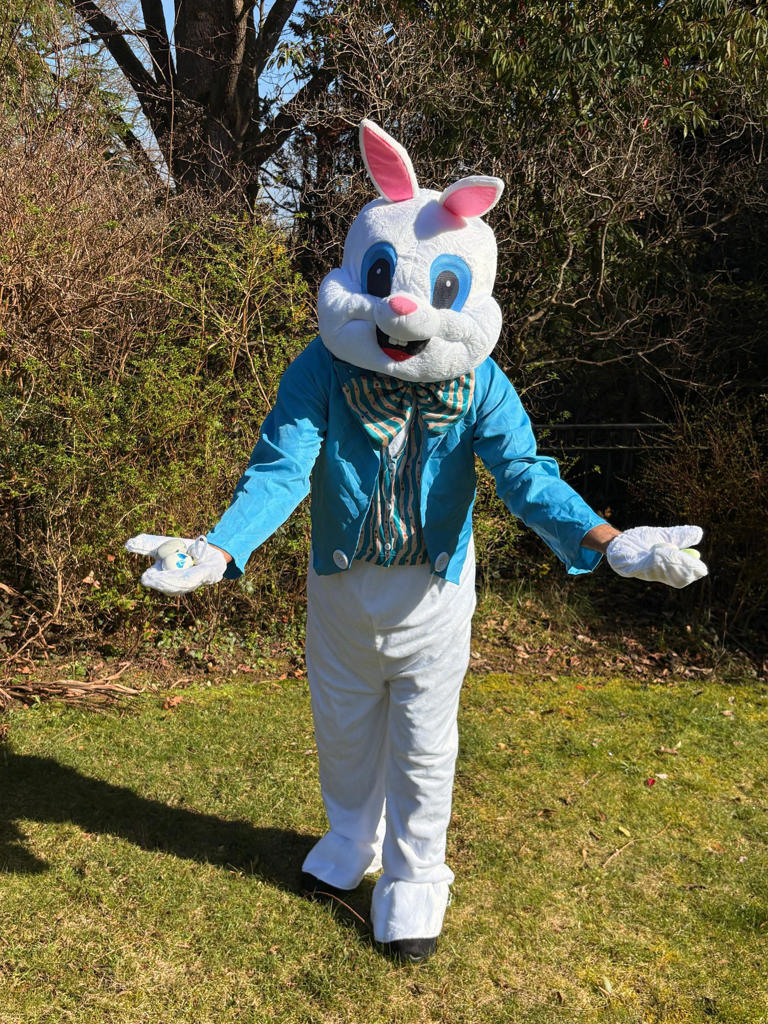 Alice and the Mad Hatter spend Easter at charity's Surrey care home