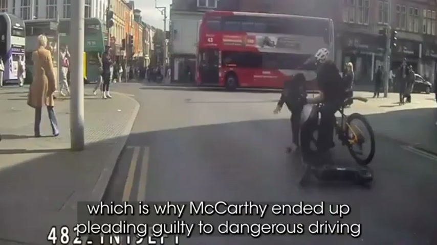 Fleeing suspect falls off e-scooter during police chase