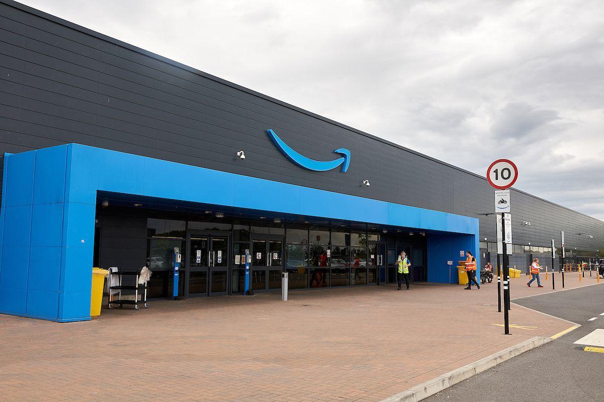 Amazon employees inspire young readers during Doncaster school visit