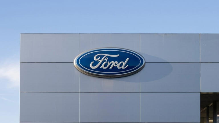 Ford recalls 254,000 SUVs over software issues affecting driver ...