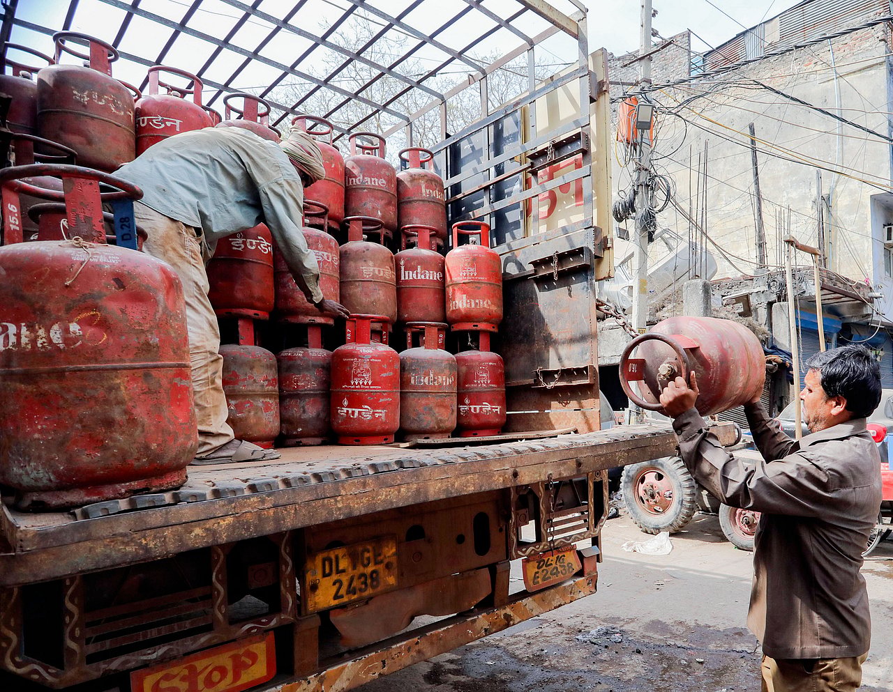 'There are health repercussions': Gas shortages push India's poor back ...