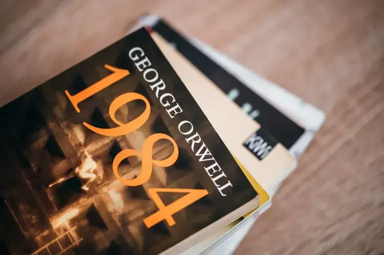 4. 1984 – George Orwell (1949) (Ivan Radic, Flickr, 