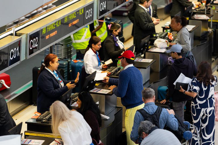 US heading to unprecedented travel hell as shutdown set for terrifying ...