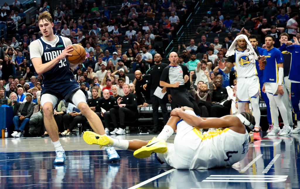 Moses Moody carted off after suffering gruesome injury in Warriors win