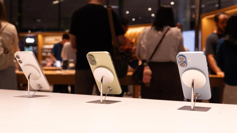 5 perks that come with buying your iPhone directly from Apple