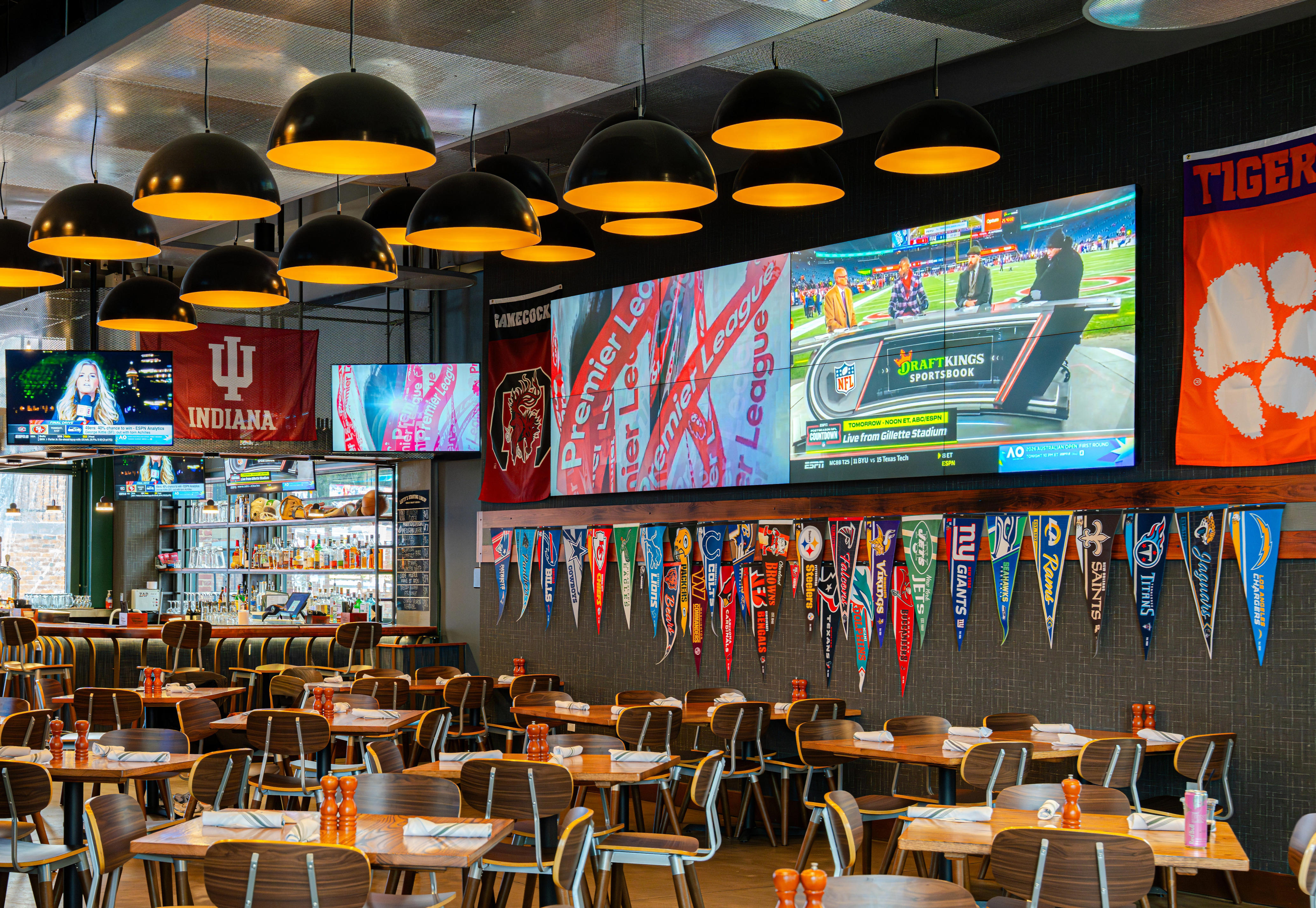 Dining out: Lefty's West End Tavern swings for the fences