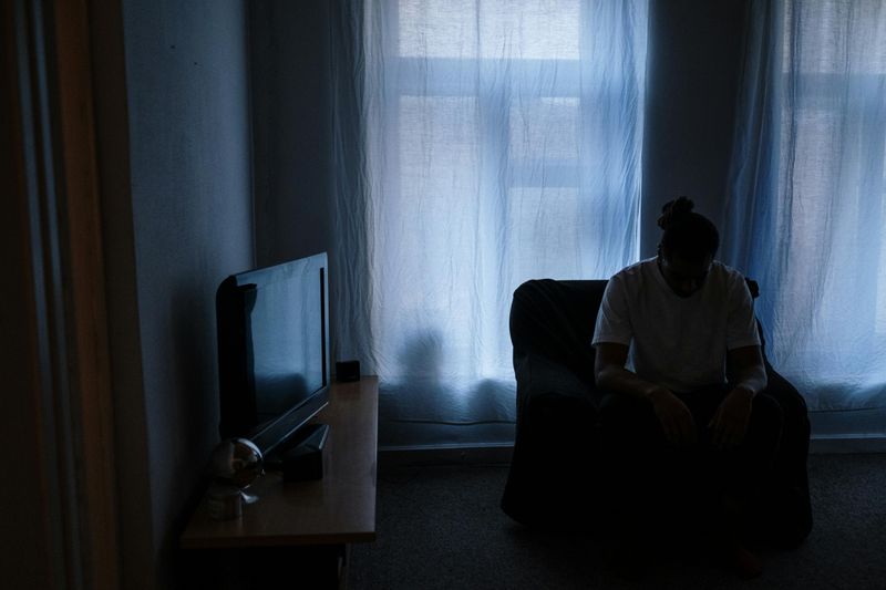11 common problems people face when living alone