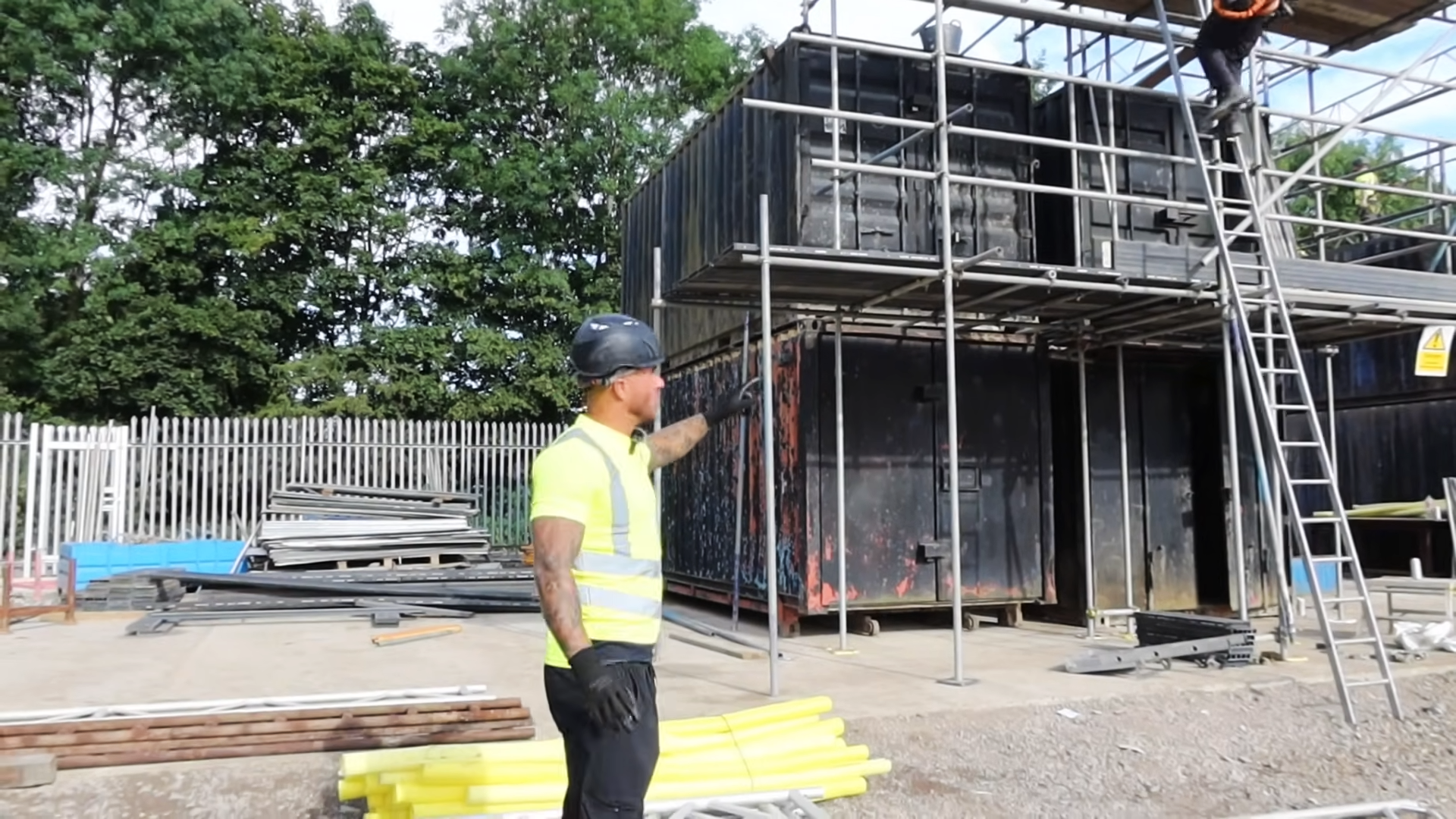 Setting up temporary roof structures on site
