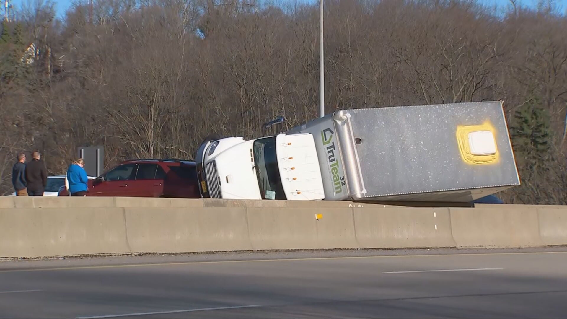 Overturned truck on inbound I-279 in Pittsburgh causing major backups ...