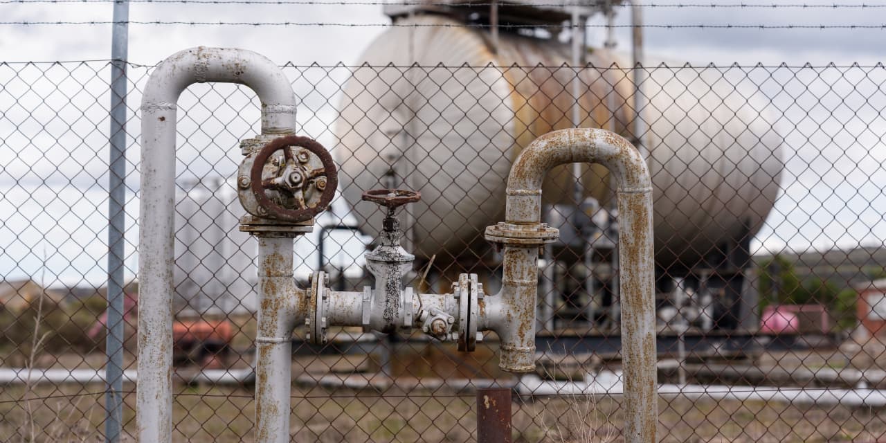 Pentagon reportedly plans to deploy 3,000 troops to the Middle East, lifting oil prices by nearly 5%<br><br>