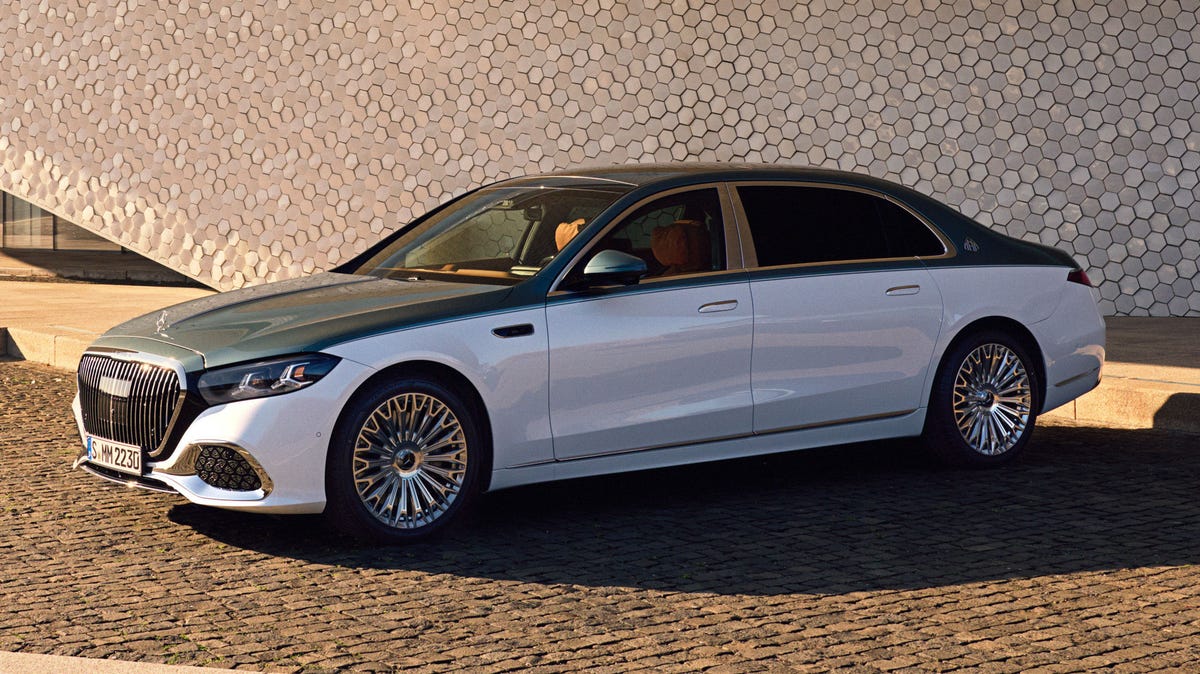2027-mercedes-maybach-s680-front-three-quarter-static.jpg