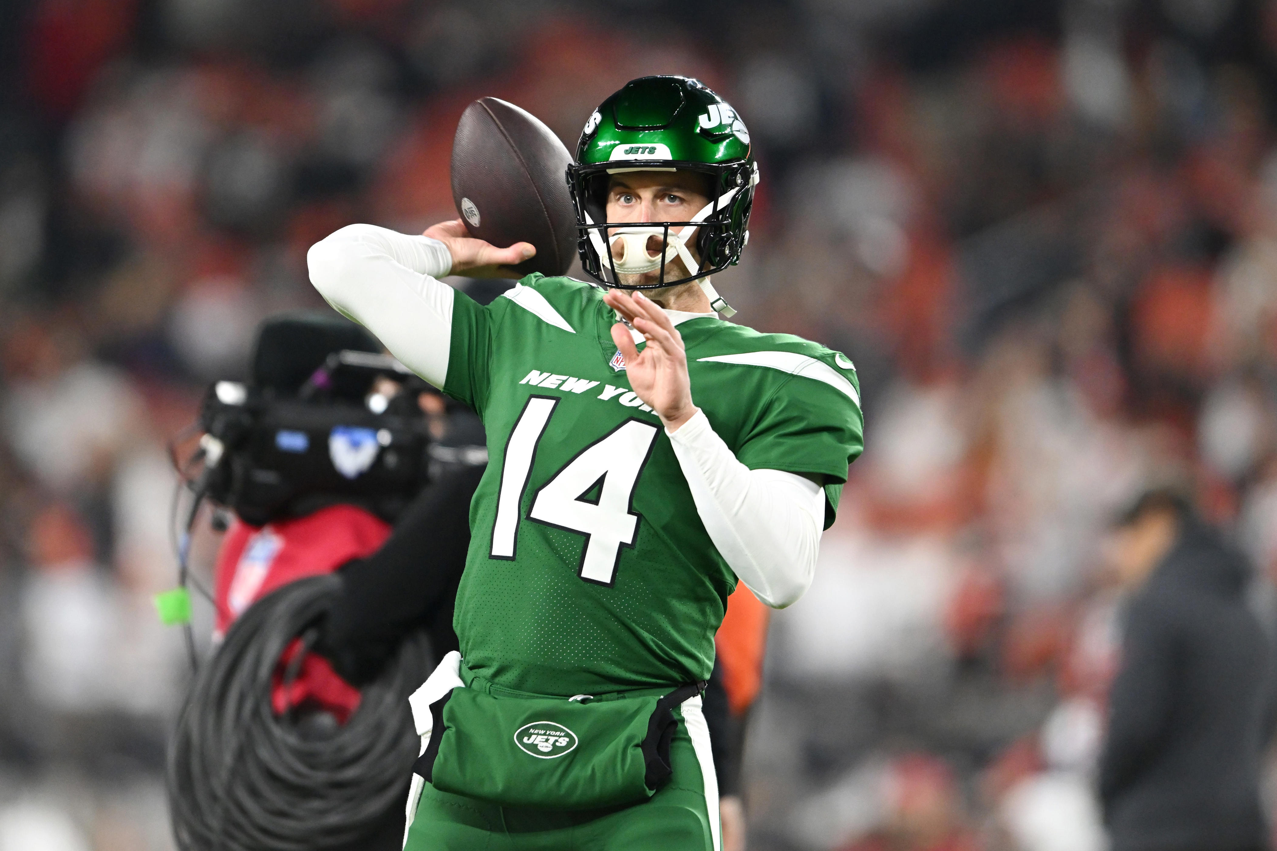 Falcons signing veteran quarterback, per report