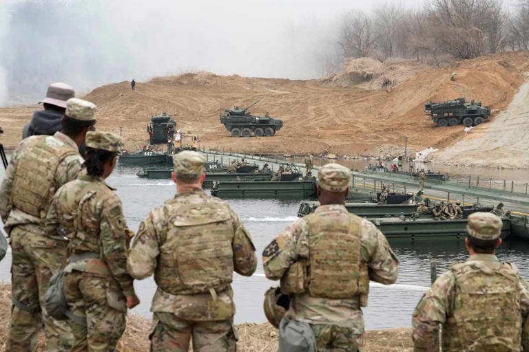 Pentagon weighs deployment of 3,000 additional US troops to Middle East ...