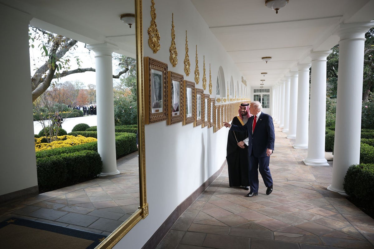 Trump to add black granite to famed White House walkway