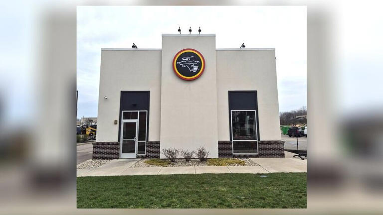 Pizza restaurant to open months after relocation