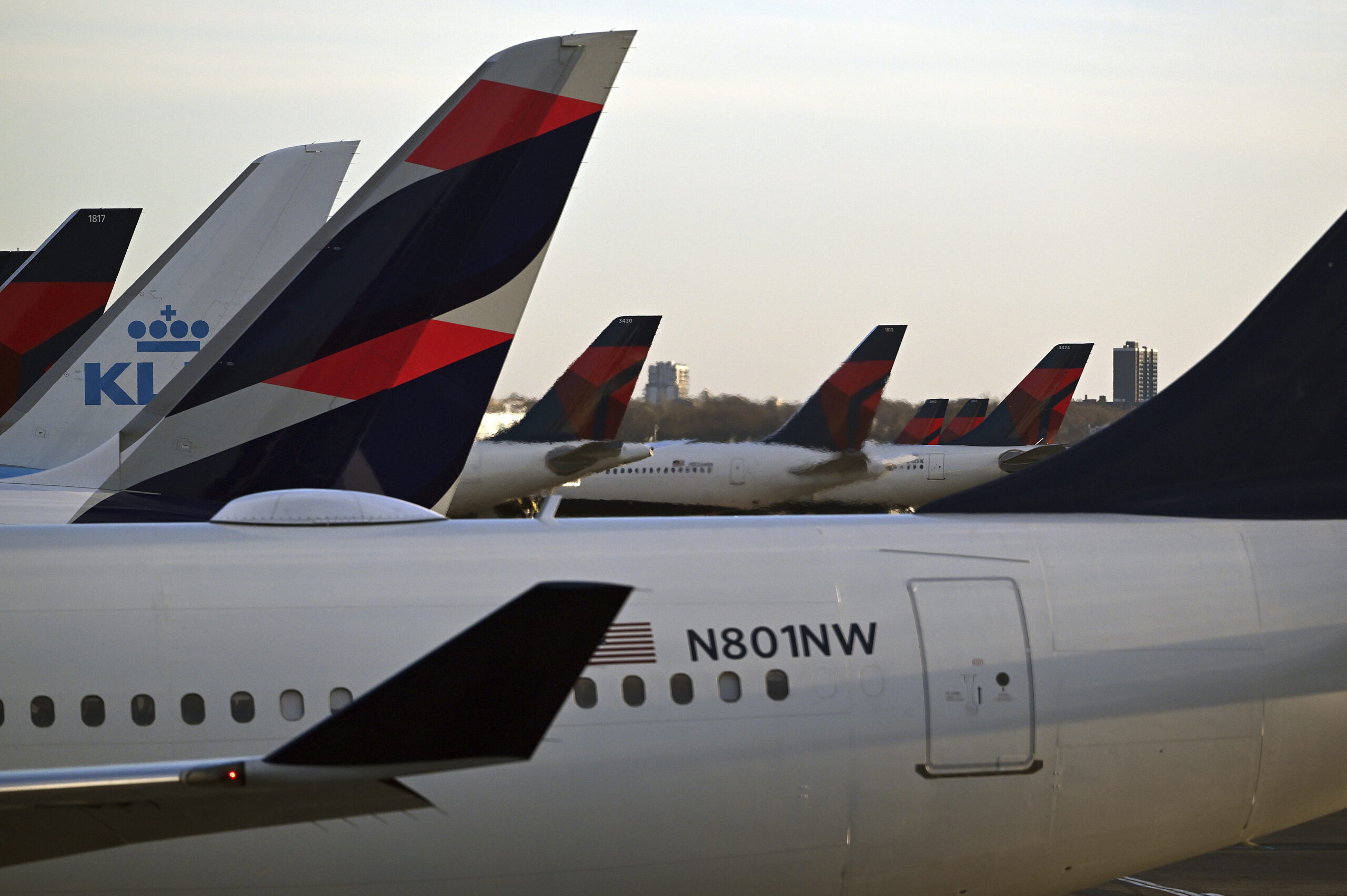 Delta suspends major congressional travel perk amid DHS funding chaos