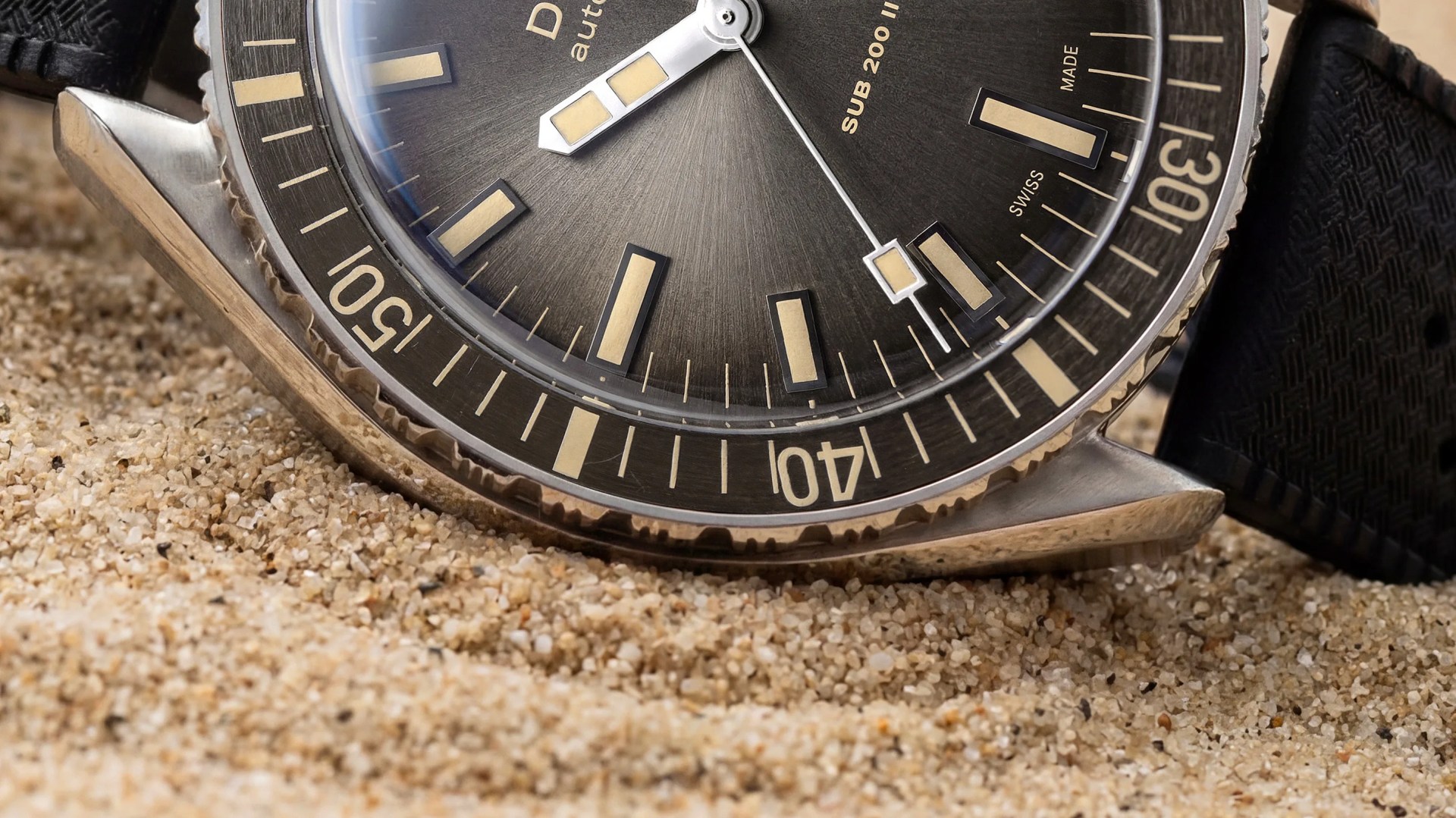 Doxa’s best daily-wearing dive watch goes against the grain in the best way