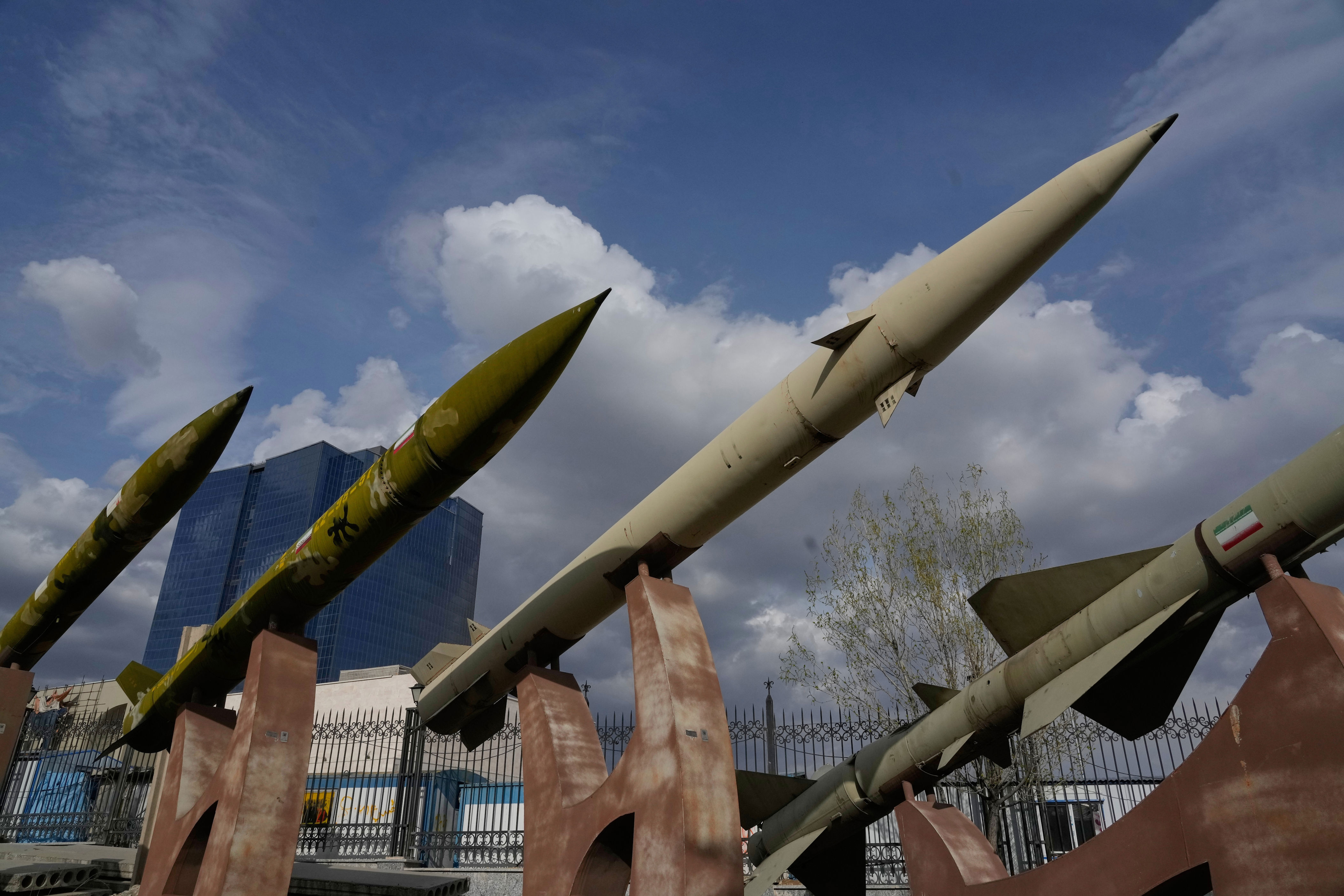 Pentagon prepares to send another 3,000 troops to Middle East